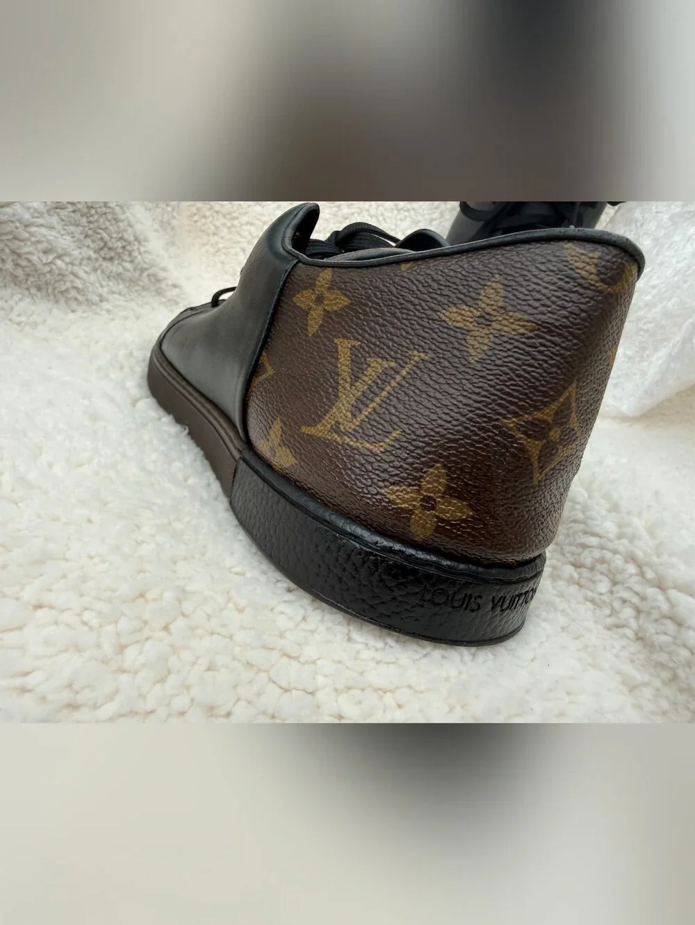 AUTHENTIC Louis Vuitton Men's Rivoli Black Leather Low-Top Sneakers Size 8 US